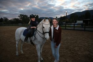 Dream pair eye big stage