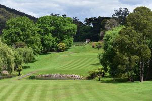 Lockdown looms over golfers