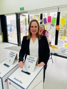 Evelyn swings to Liberals