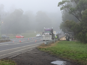Truck Turnover early morning in Healesville