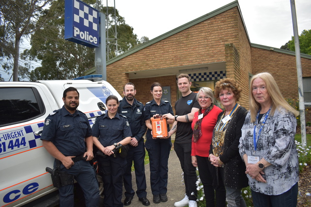 Healesville Rotary Club donates an Automated External Defibrillator for Healesville Police