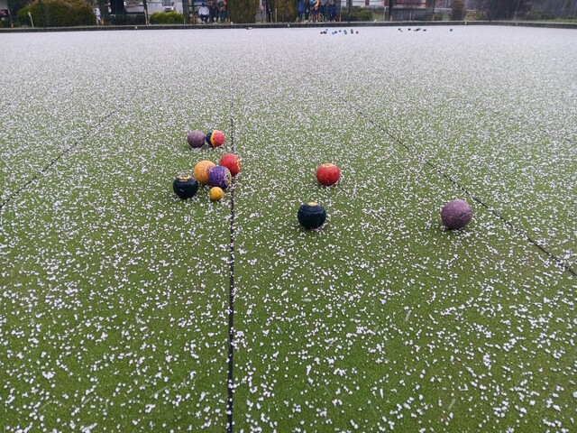 Bowlers battle weather